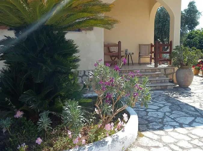 Lemon Garden בית נופש *